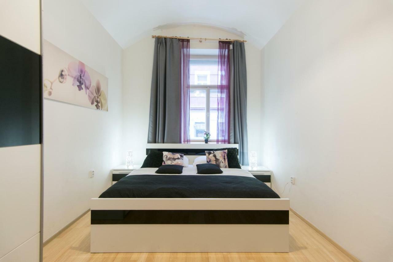 Spacious Apartment Near Wenceslas Square Praga Esterno foto